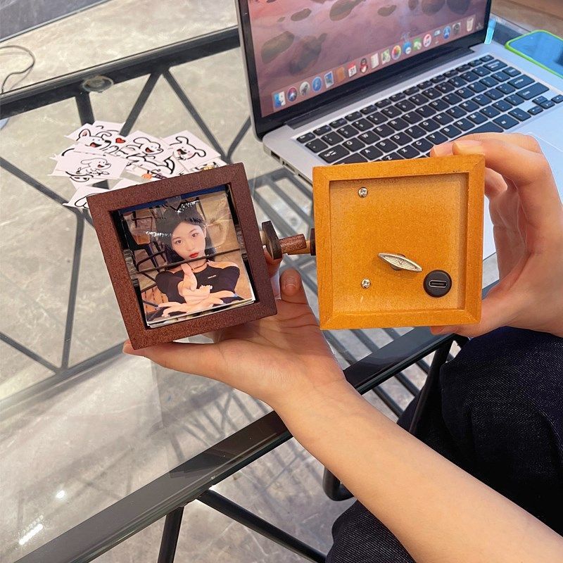 Mechanical Hand-Crank Dynamic Photo Album Photo Luminous Music Box Solid Wood Handmade Creative Custom Anniversary Gift