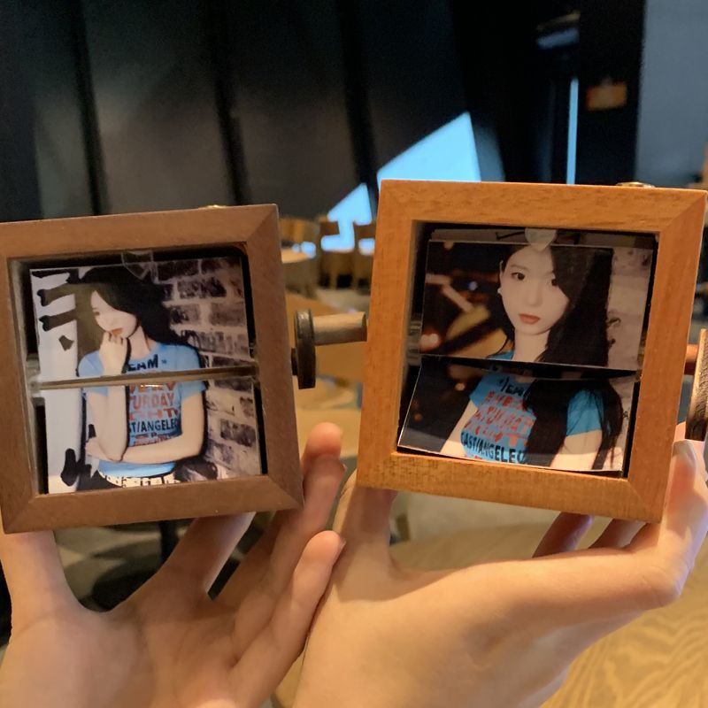 Mechanical Hand-Crank Dynamic Photo Album Photo Luminous Music Box Solid Wood Handmade Creative Custom Anniversary Gift